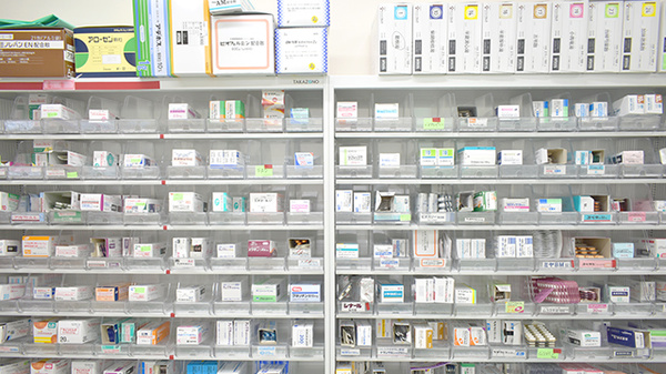 きりん薬局　西荻窪店の薬棚