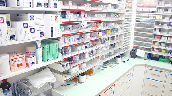 コスモ調剤薬局　菊水店の薬棚