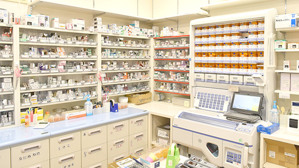アルファ薬局　上町店の調剤室