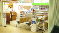 調剤薬局ツルハドラッグ大潟村店の入口