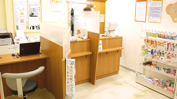 調剤薬局ツルハドラッグ大潟村店の受付/カウンター