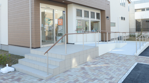 大賀薬局　拾六町店の入口