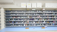 大賀薬局　拾六町店の薬棚