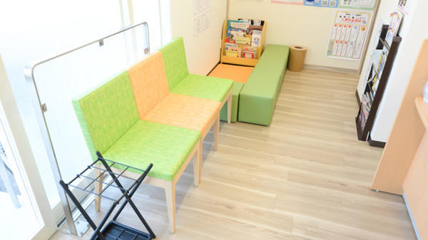 大賀薬局　南ケ丘店の待合スペース
