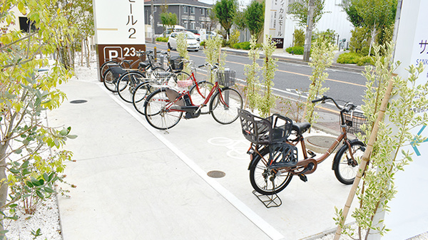 サンキ薬局幸町店の駐輪場