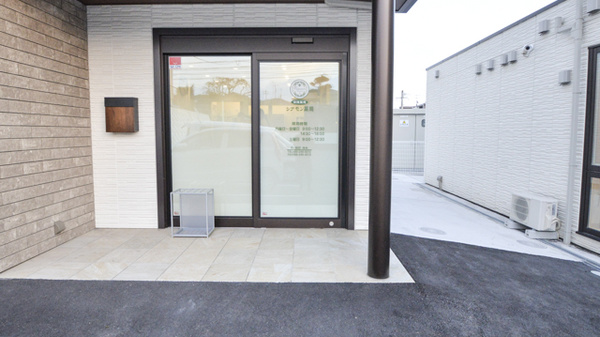 シナモン薬局の入口