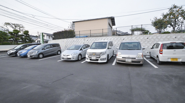 シナモン薬局の駐車場