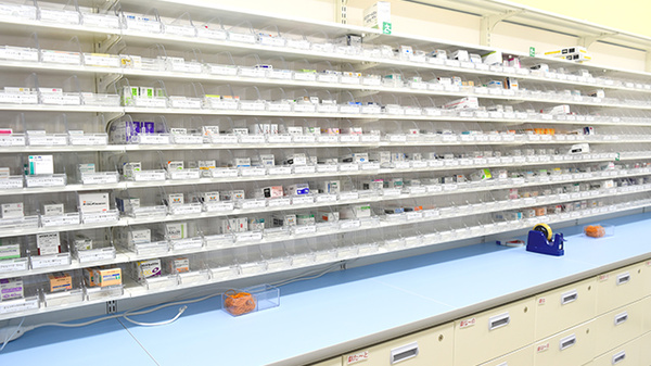杏林堂薬局　島田稲荷店の薬棚