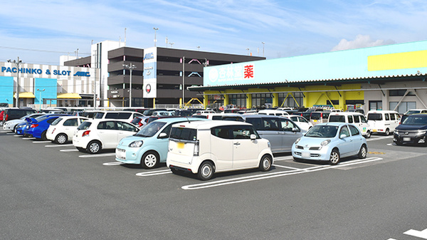 杏林堂薬局　島田稲荷店の駐車場