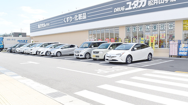 ユタカ薬局　松井山手の駐車場