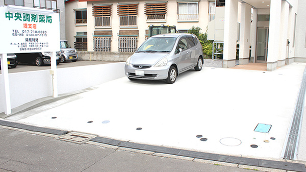 中央調剤薬局　堤支店の駐車場