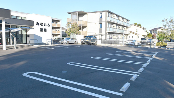 みないろ薬局の駐車場