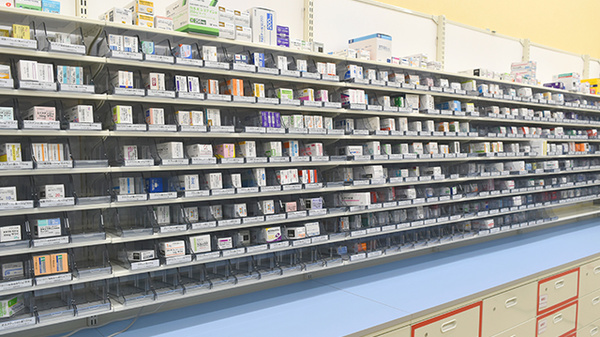 杏林堂薬局　アクロスプラザ厚原店の薬棚