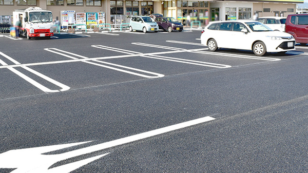 杏林堂薬局　小松店の駐車場