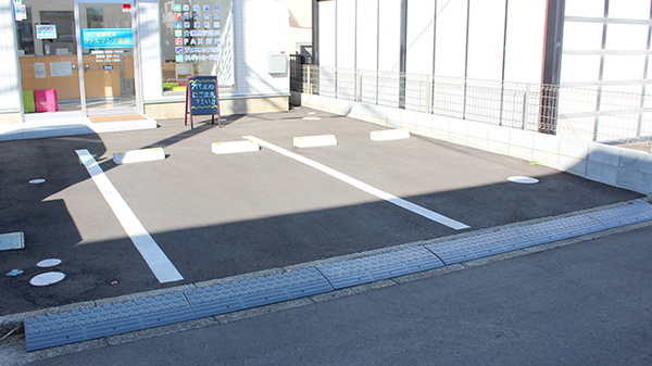 ファルマシア薬局の駐車場