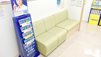 スギ薬局　二葉店の待合スペース