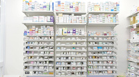 スギ薬局　二葉店の薬棚