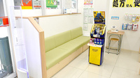 スギ薬局　新井薬師駅前店の待合スペース