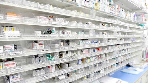 スギ薬局　新井薬師駅前店の薬棚