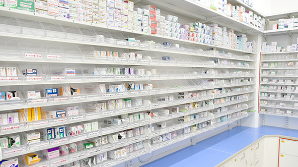スギ薬局　小平東店の薬棚