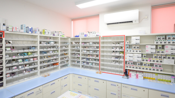 あるぷす薬局みその店の薬棚