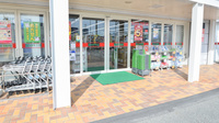 スギ薬局　小牧中央店の入口