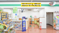 スギ薬局　小牧中央店の入口