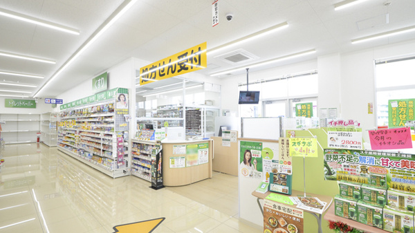 スギ薬局　松阪南店の入口