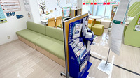スギ薬局　箕面今宮店の待合スペース