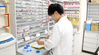 さくら薬局長居店の作業風景