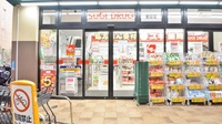 スギ薬局　桃谷店の入口