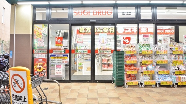 スギ薬局　桃谷店の入口