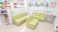 スギ薬局　桃谷店の待合スペース