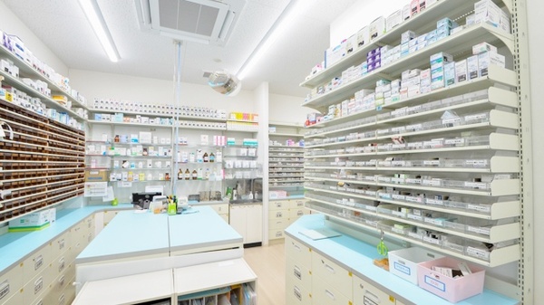 スギ薬局　桃谷店の調剤室