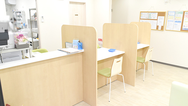 中尾調剤薬局いかるが店の受付/カウンター