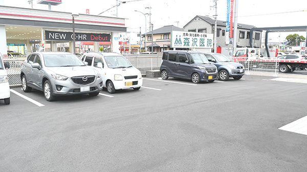 中尾調剤薬局いかるが店の駐車場