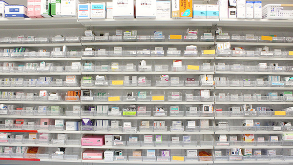 ウェルパーク薬局　立川北口大通り店の薬棚