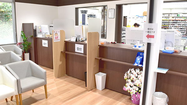 ハッピー薬局　飯塚記念病院前店の受付/カウンター