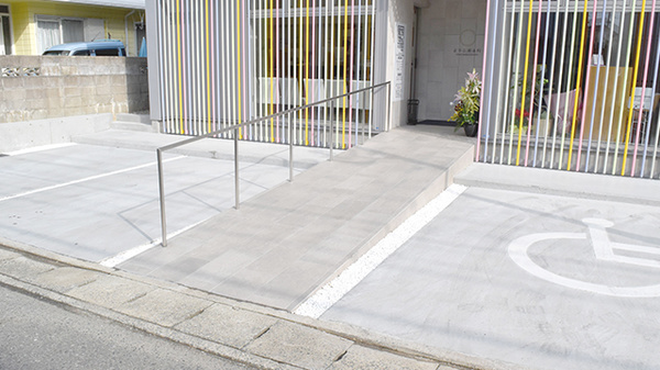 新生堂薬局　小田部店のバリアフリー設備