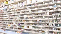 新生堂薬局　小田部店の薬棚