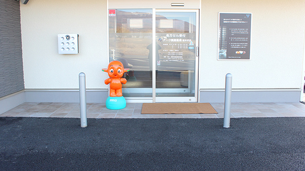 アーク調剤薬局　軽井沢店の入口