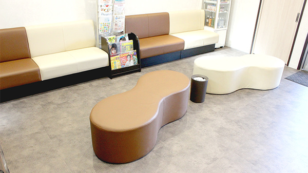 アーク調剤薬局　軽井沢店の待合スペース