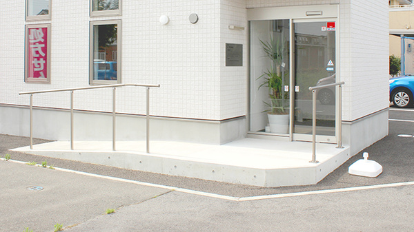ホープ薬局嶋南店の入口