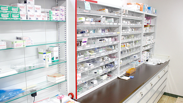 ホープ薬局嶋南店の薬棚