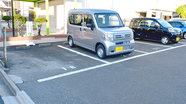MNつばめ薬局の駐車場