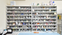 めい薬局水竹店の薬棚