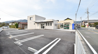 めい薬局水竹店の駐車場
