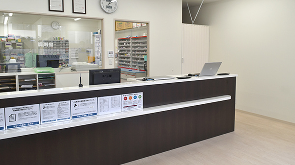 なないろ薬局茨木店の受付/カウンター