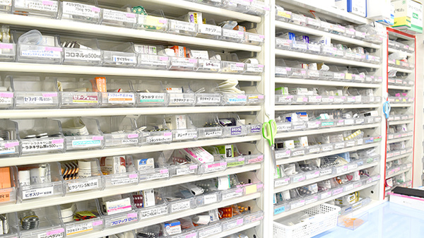 いろどり薬局北加賀屋店の薬棚