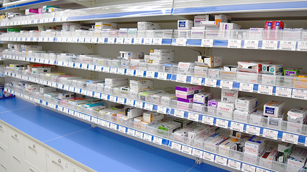 モリ薬局須恵店の薬棚